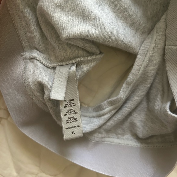 SKIMS Gray Sports Bra - Picture 3 of 3